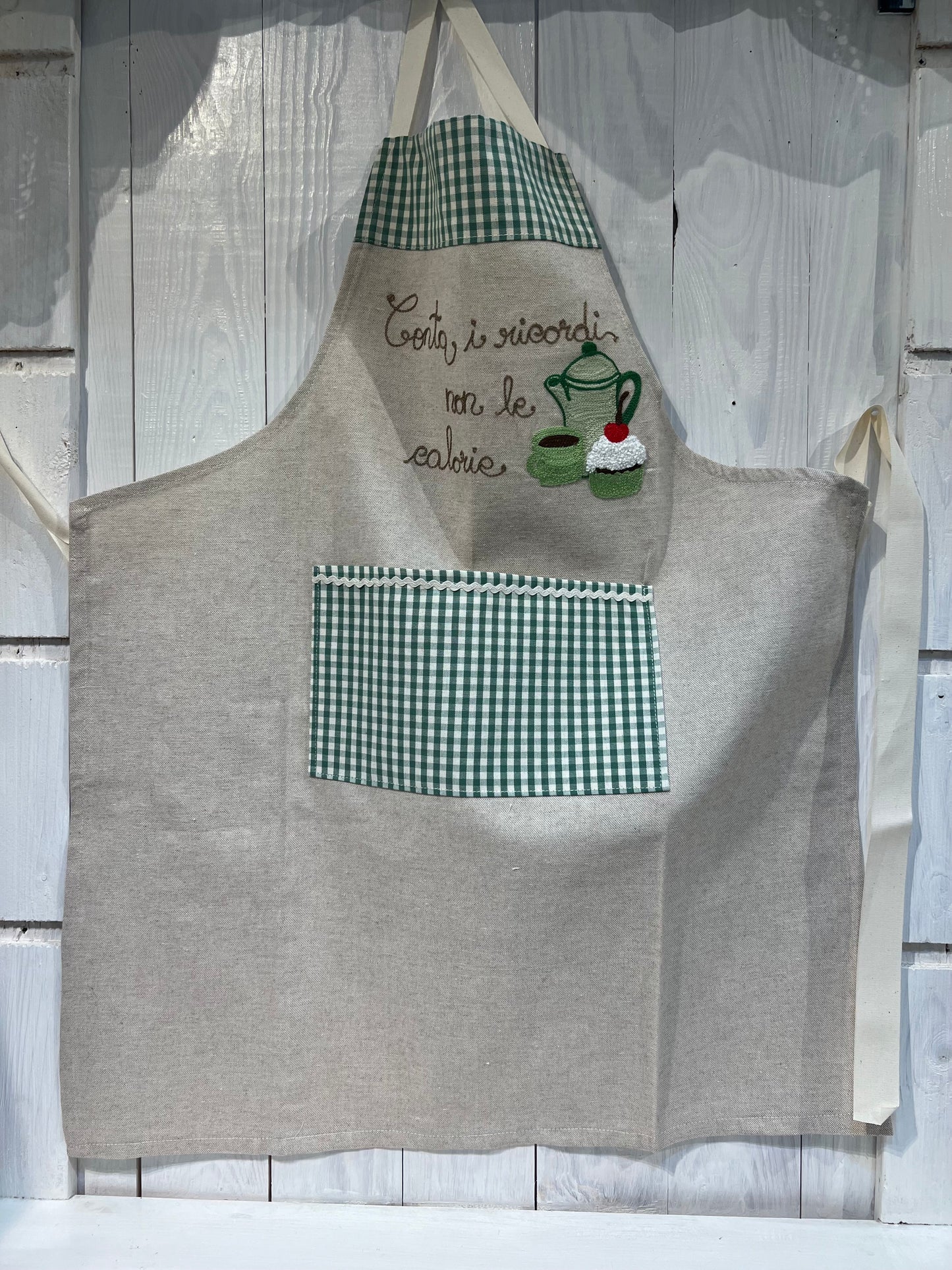Grembiule da cucina ricamato - Pronto per la spedizione - Pezzo unico - Piacevolmente Country di Rosi Maria Cristina