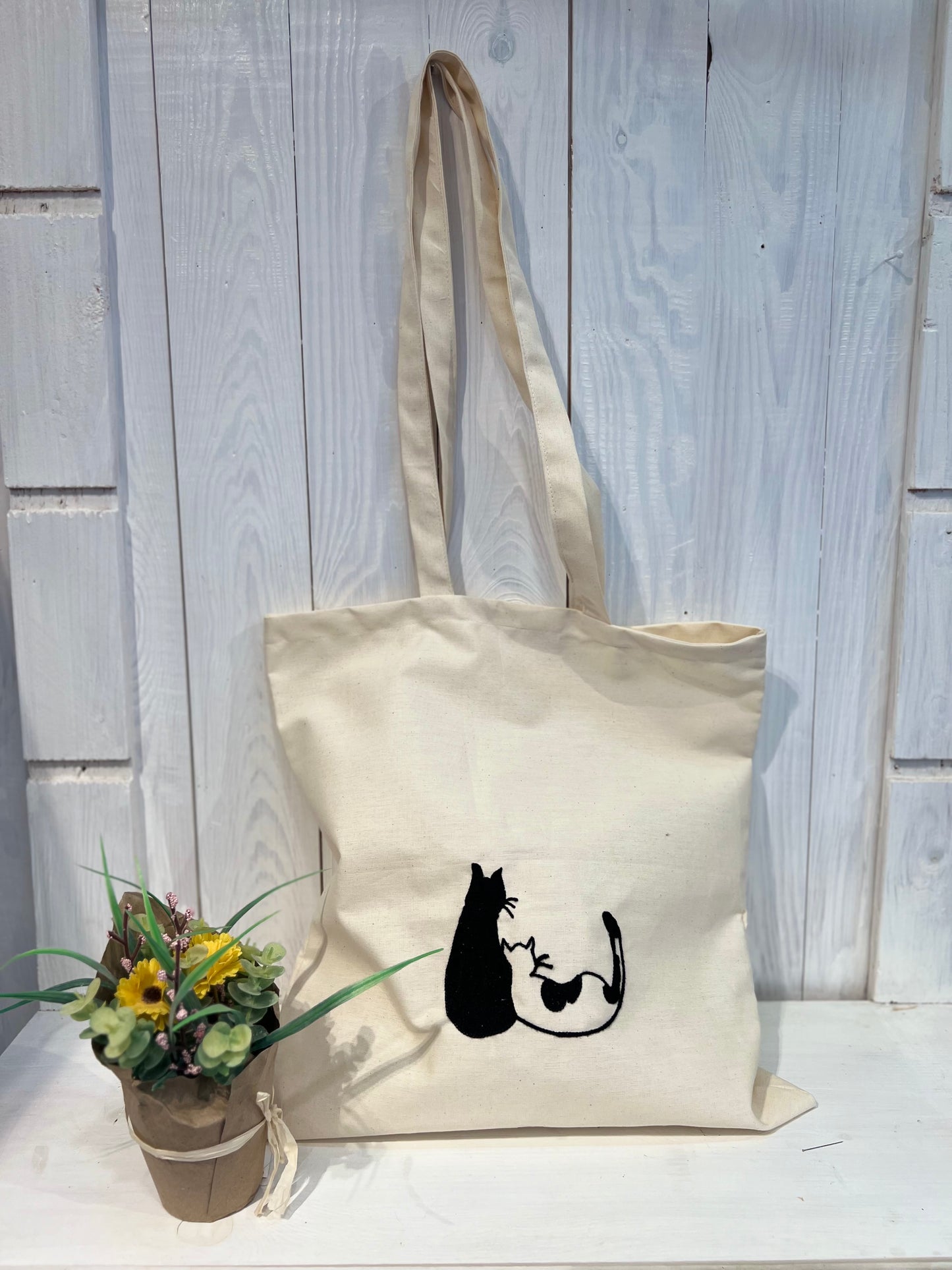 Tote Bag ricamata con gatti - Tote Bag - Tote Bag Ricamo - Tote Bag Ricamo Gatti Innamorati - Shopper Bag - Shopper Bag Ricamata Pezzo Unico - Handmade - Piacevolmente Country di Rosi Maria Cristina