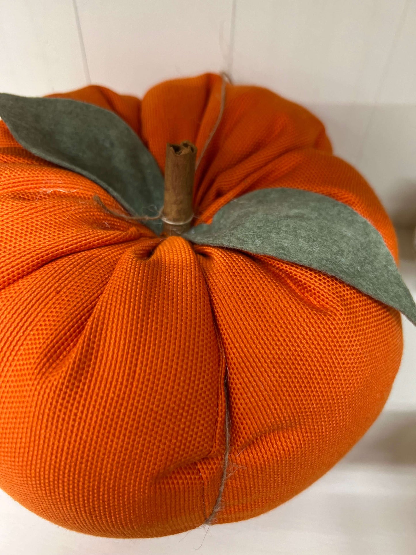 Zucca - Zucca in stoffa - Zucca decorativa - Decorazioni autunnali - Decorazioni per la casa - Zucca con Cannella - Piacevolmente Country di Rosi Maria Cristina