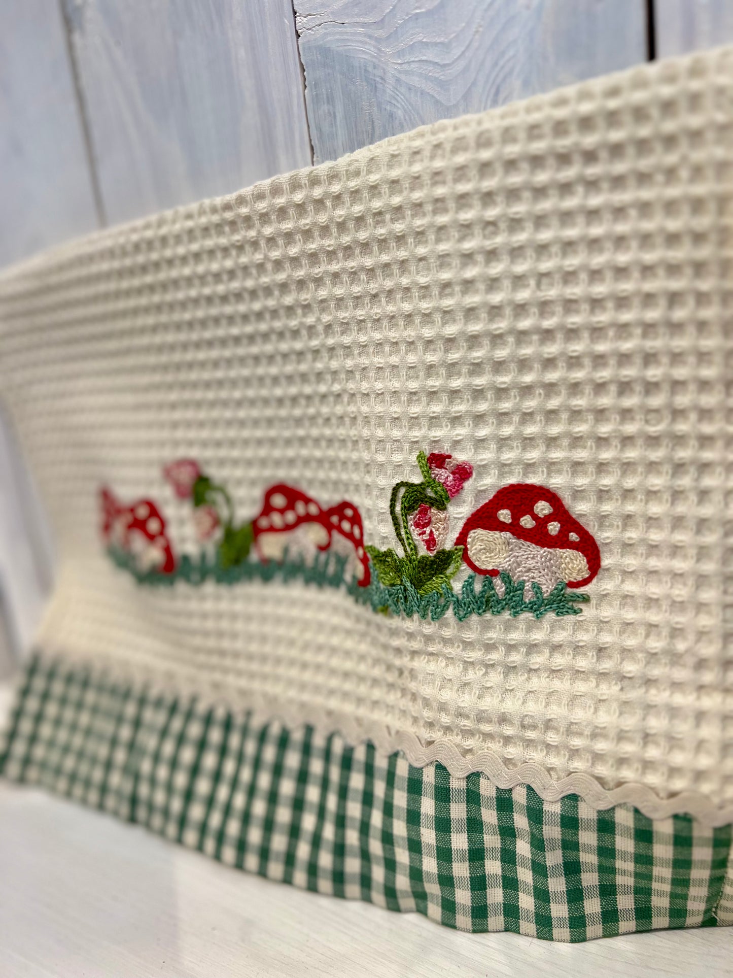 Strofinaccio ricamato - Personalizzabile - Pezzo unico - Piacevolmente Country di Rosi Maria Cristina