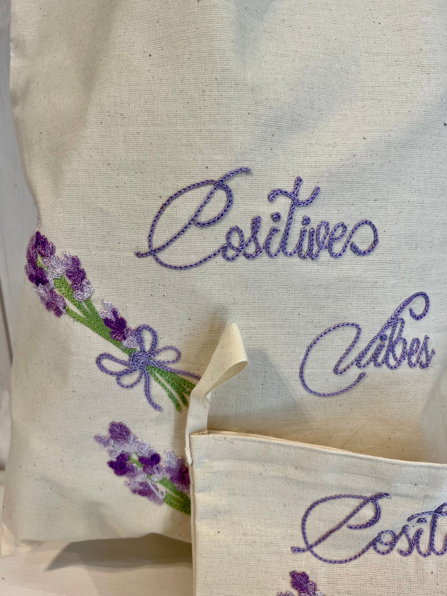 Tote bag ricamata - Personalizzabile - Con eventuale aggiunta di astuccio - Piacevolmente Country di Rosi Maria Cristina