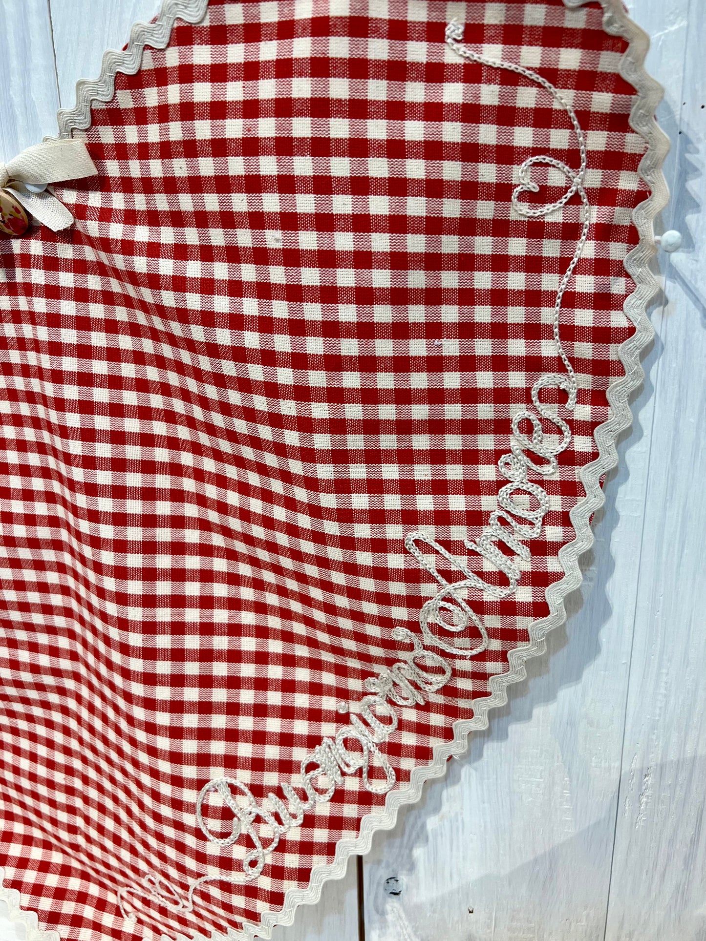 Tovaglietta a forma di cuore con ricamo - Pezzo Unico - Piacevolmente Country di Rosi Maria Cristina