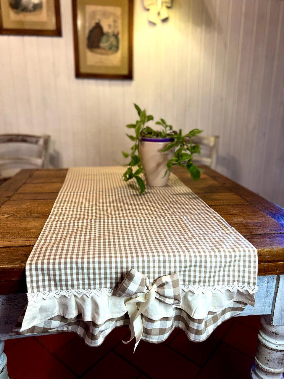 Runner per tavolo fatto a mano | Disponibile in diversi colore | Pezzo Unico - Piacevolmente Country di Rosi Maria Cristina