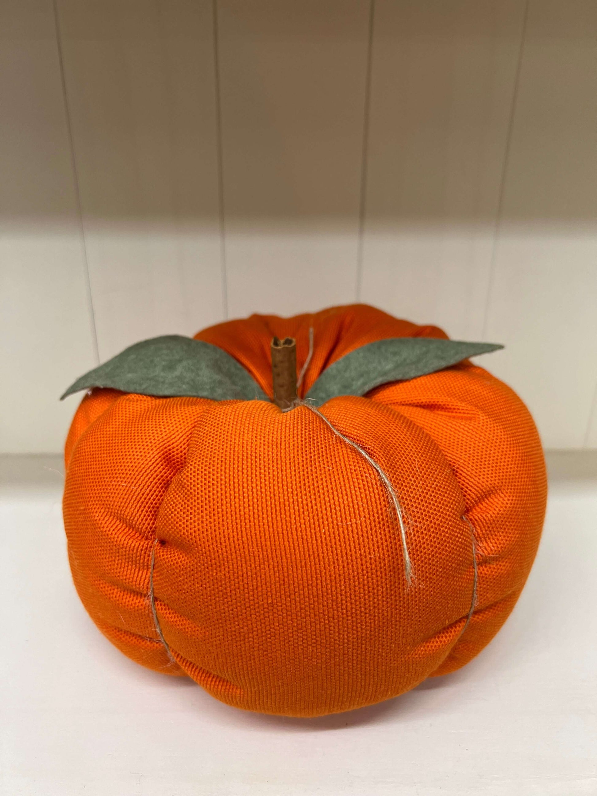 Zucca - Zucca in stoffa - Zucca decorativa - Decorazioni autunnali - Decorazioni per la casa - Zucca con Cannella - Piacevolmente Country di Rosi Maria Cristina