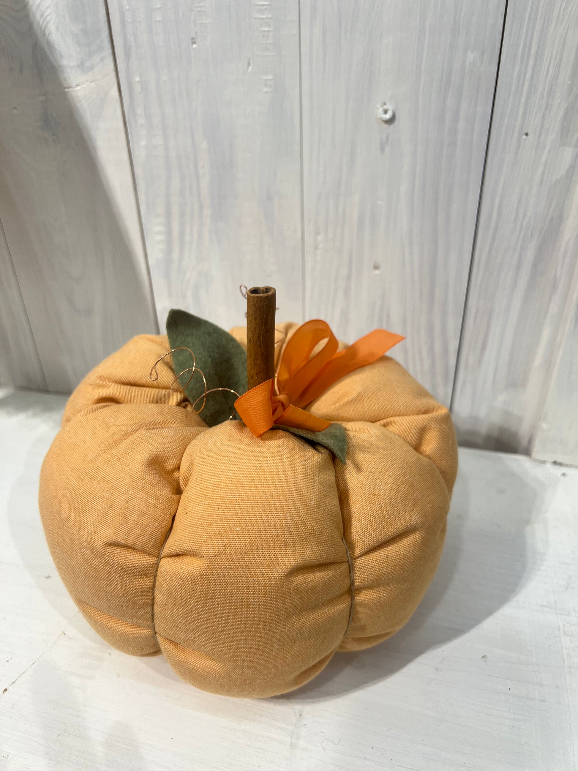 Zucca - Zucca in stoffa - Zucca decorativa - Decorazioni autunnali - Decorazioni per la casa - Zucca con Cannella - Piacevolmente Country di Rosi Maria Cristina