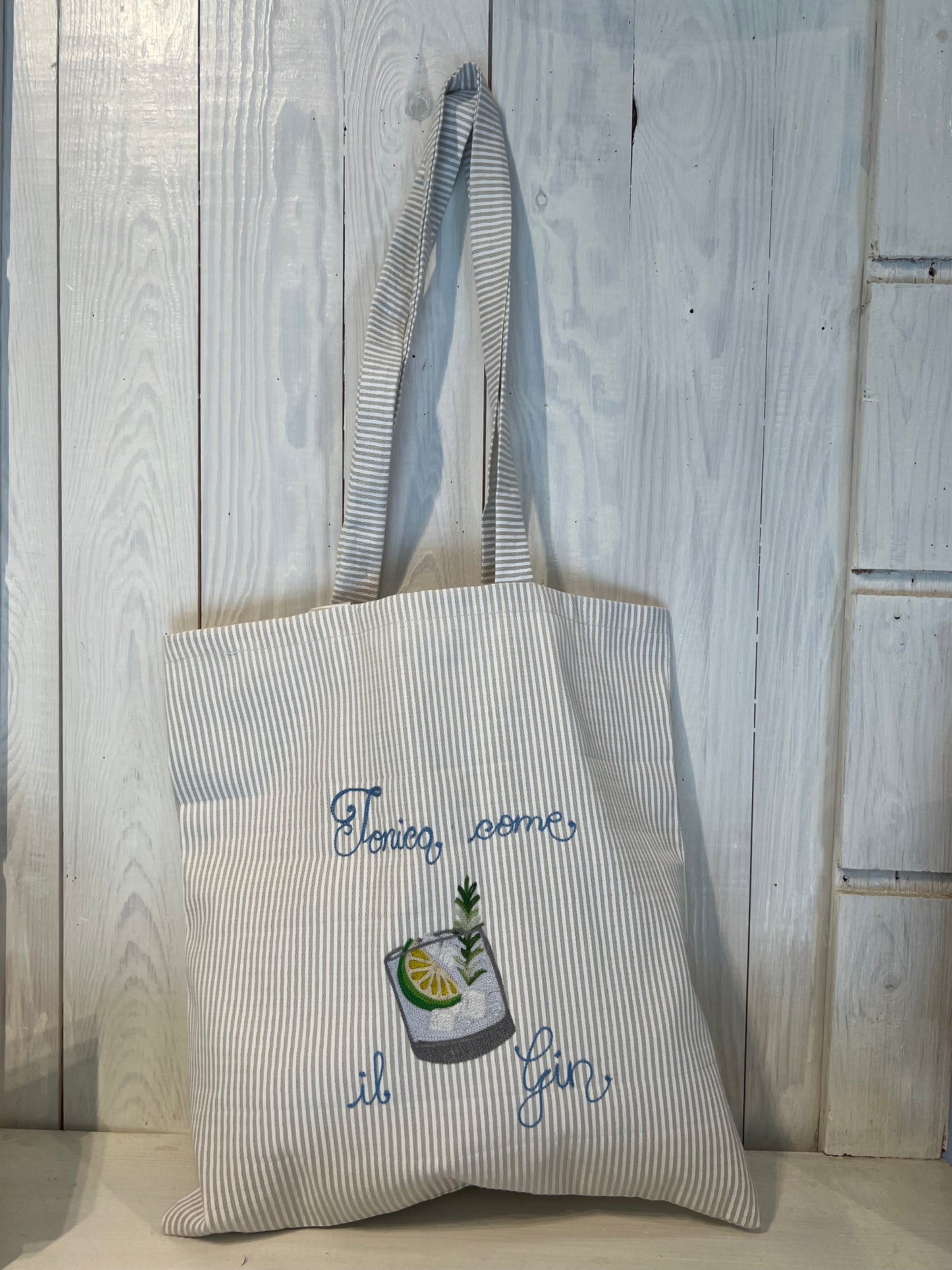 Borsa di stoffa ricamata - Shopper Bag - Borsa di stoffa fatta a mano - Piacevolmente Country di Rosi Maria Cristina