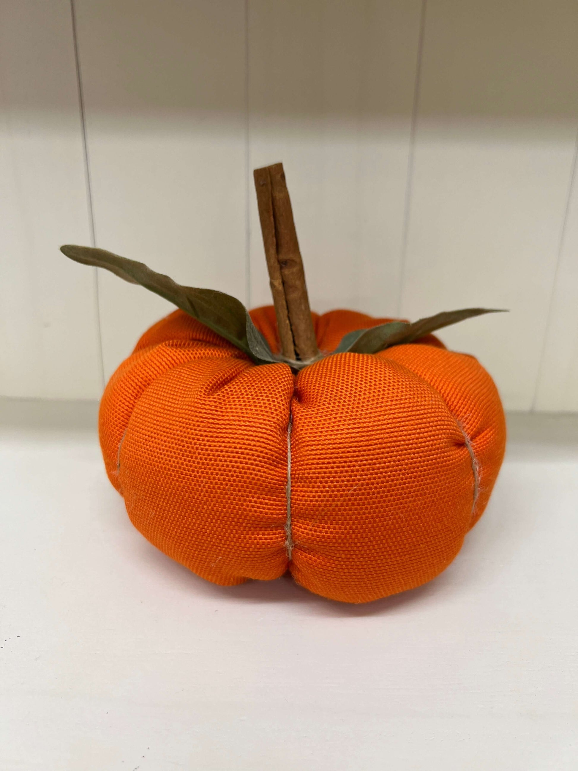 Zucca - Zucca in stoffa - Zucca decorativa - Decorazioni autunnali - Decorazioni per la casa - Zucca con Cannella - Piacevolmente Country di Rosi Maria Cristina