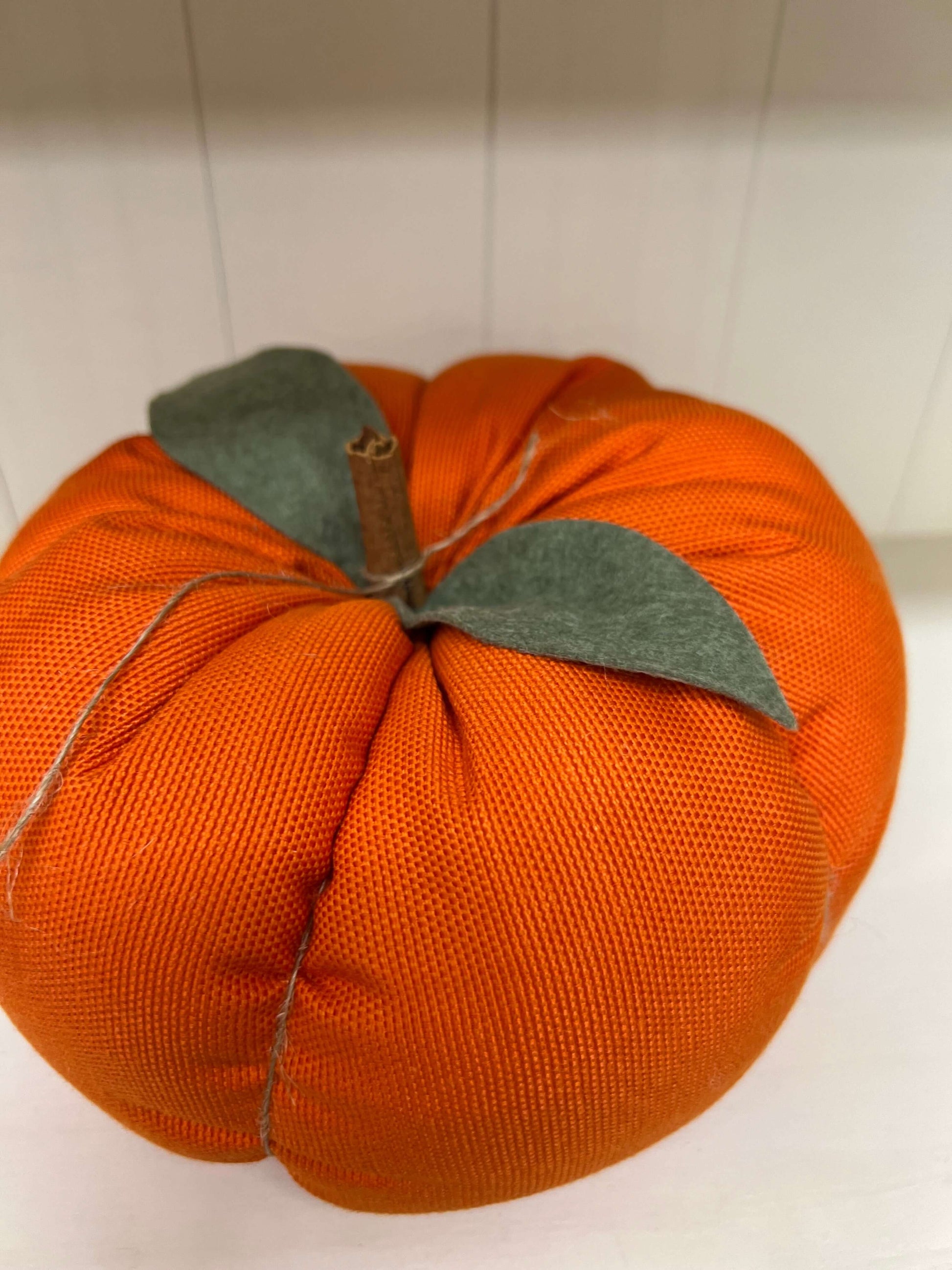 Zucca - Zucca in stoffa - Zucca decorativa - Decorazioni autunnali - Decorazioni per la casa - Zucca con Cannella - Piacevolmente Country di Rosi Maria Cristina