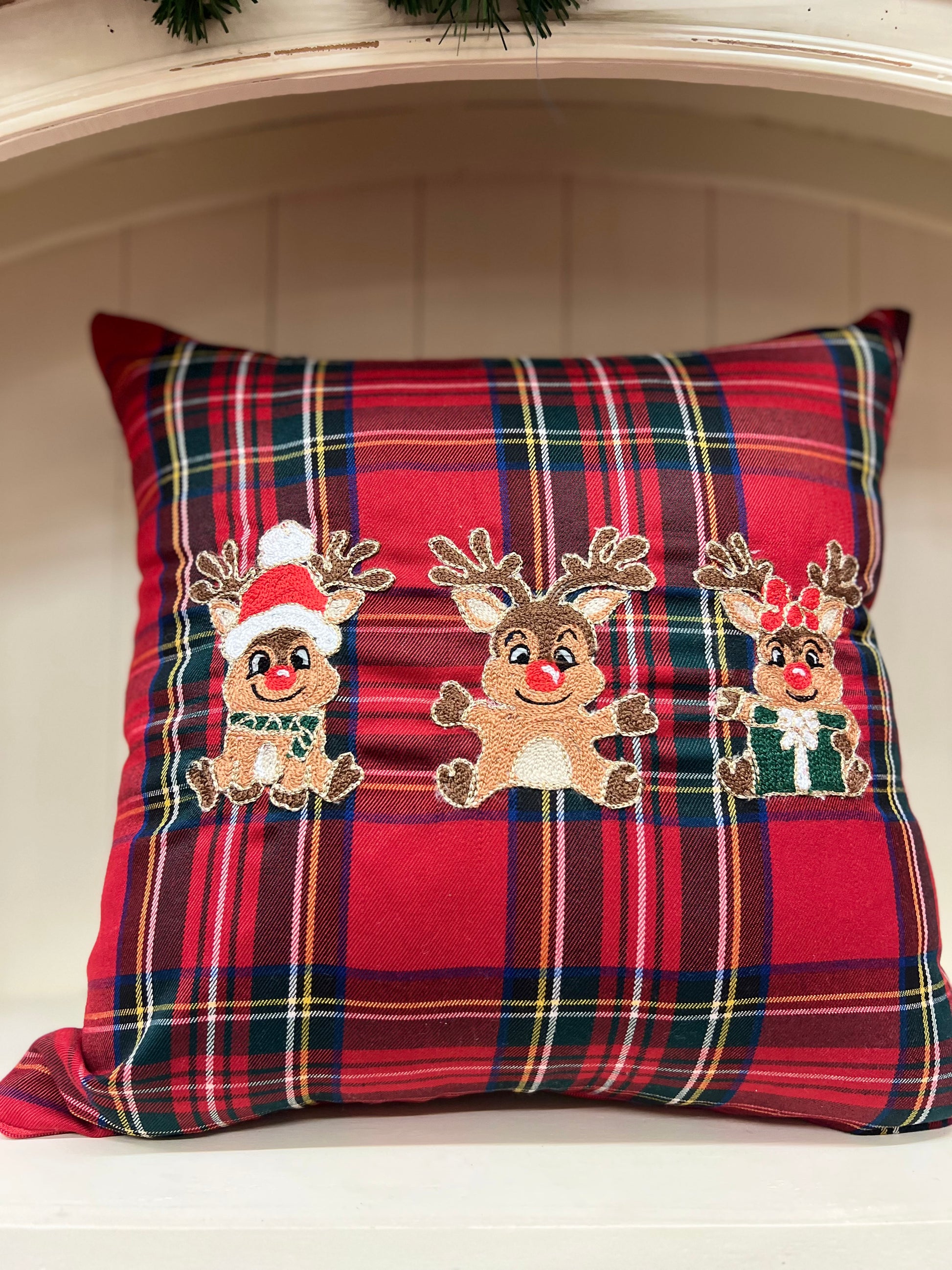Cuscino natalizio con decorazione - Fatto a mano - Pezzo Unico - Piacevolmente Country di Rosi Maria Cristina