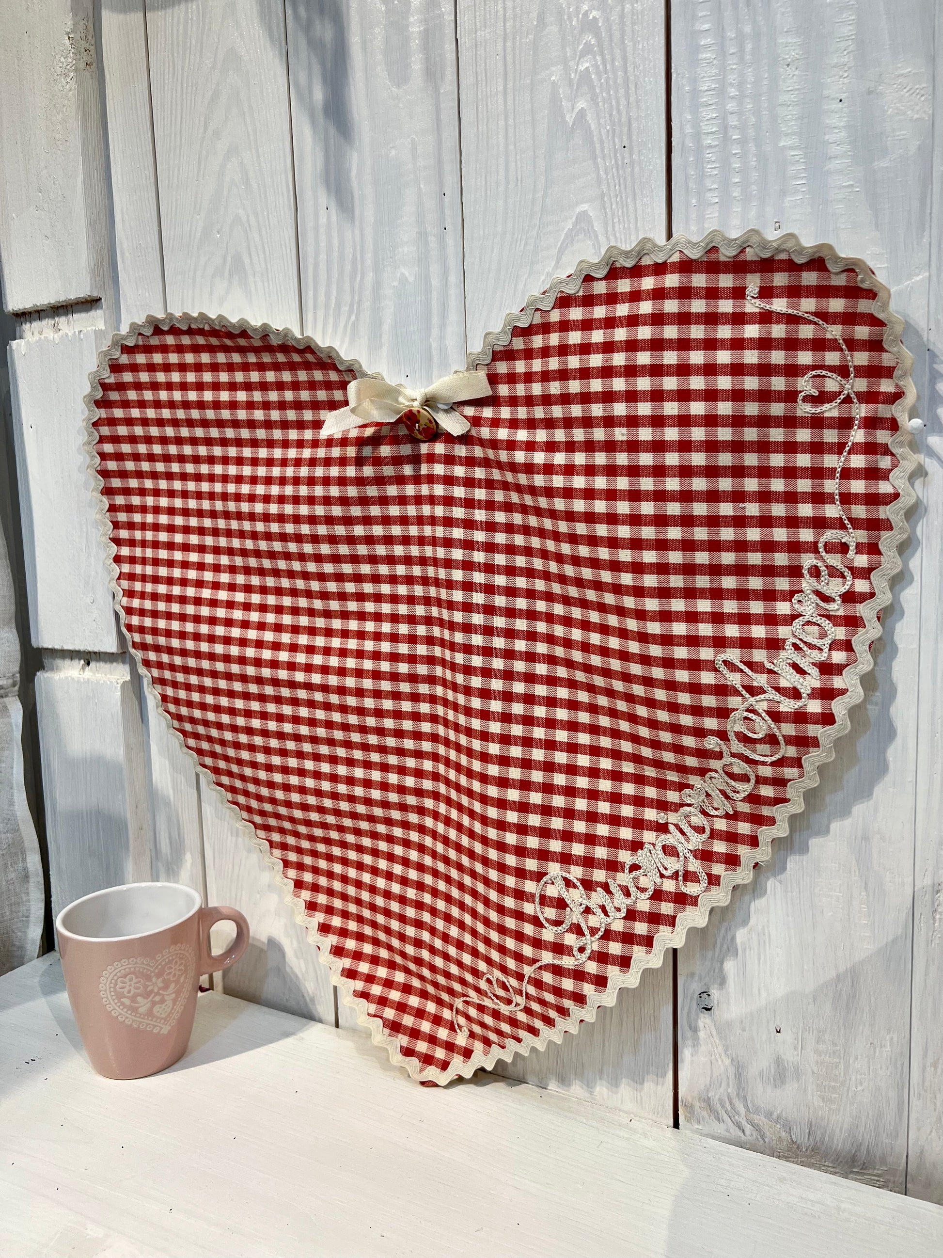 Tovaglietta a forma di cuore con ricamo - Pezzo Unico - Piacevolmente Country di Rosi Maria Cristina