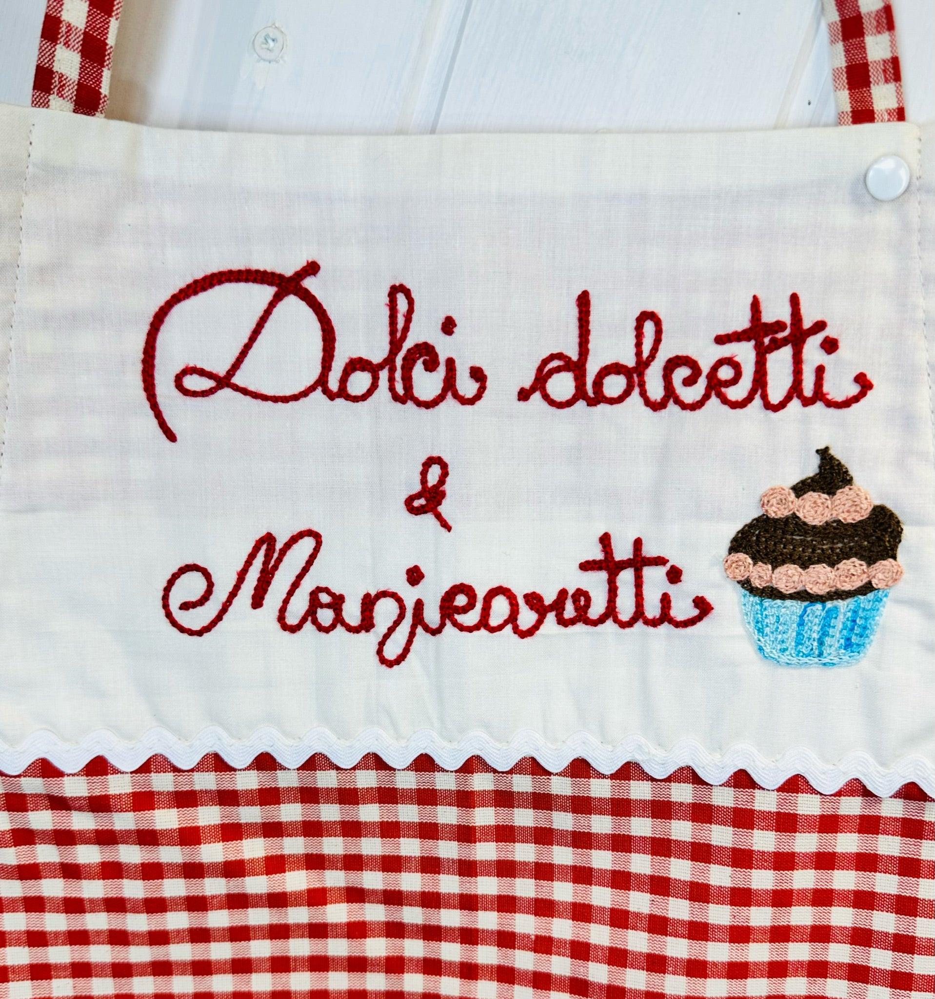 Grembiule da cucina in diverse fantasie con ricamo o scritta - Pezzo Unico - Fatto a mano - Piacevolmente Country di Rosi Maria Cristina