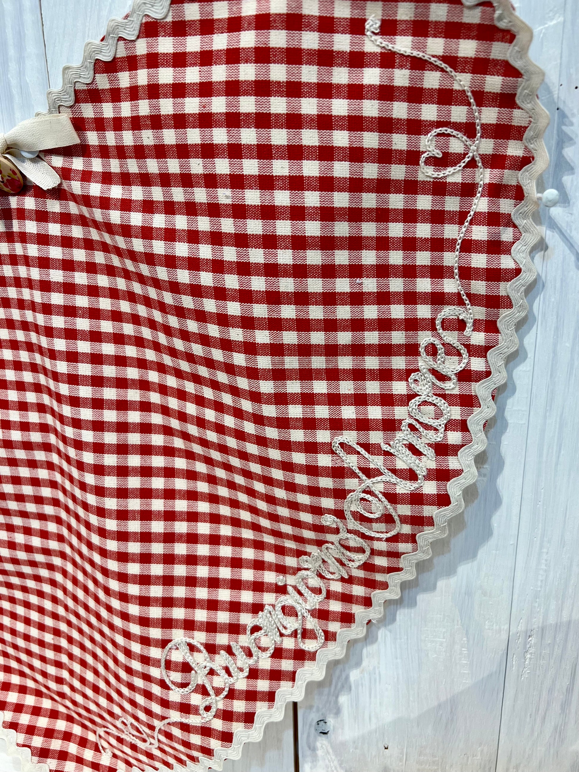 Tovaglietta a forma di cuore con ricamo - Pezzo Unico - Piacevolmente Country di Rosi Maria Cristina