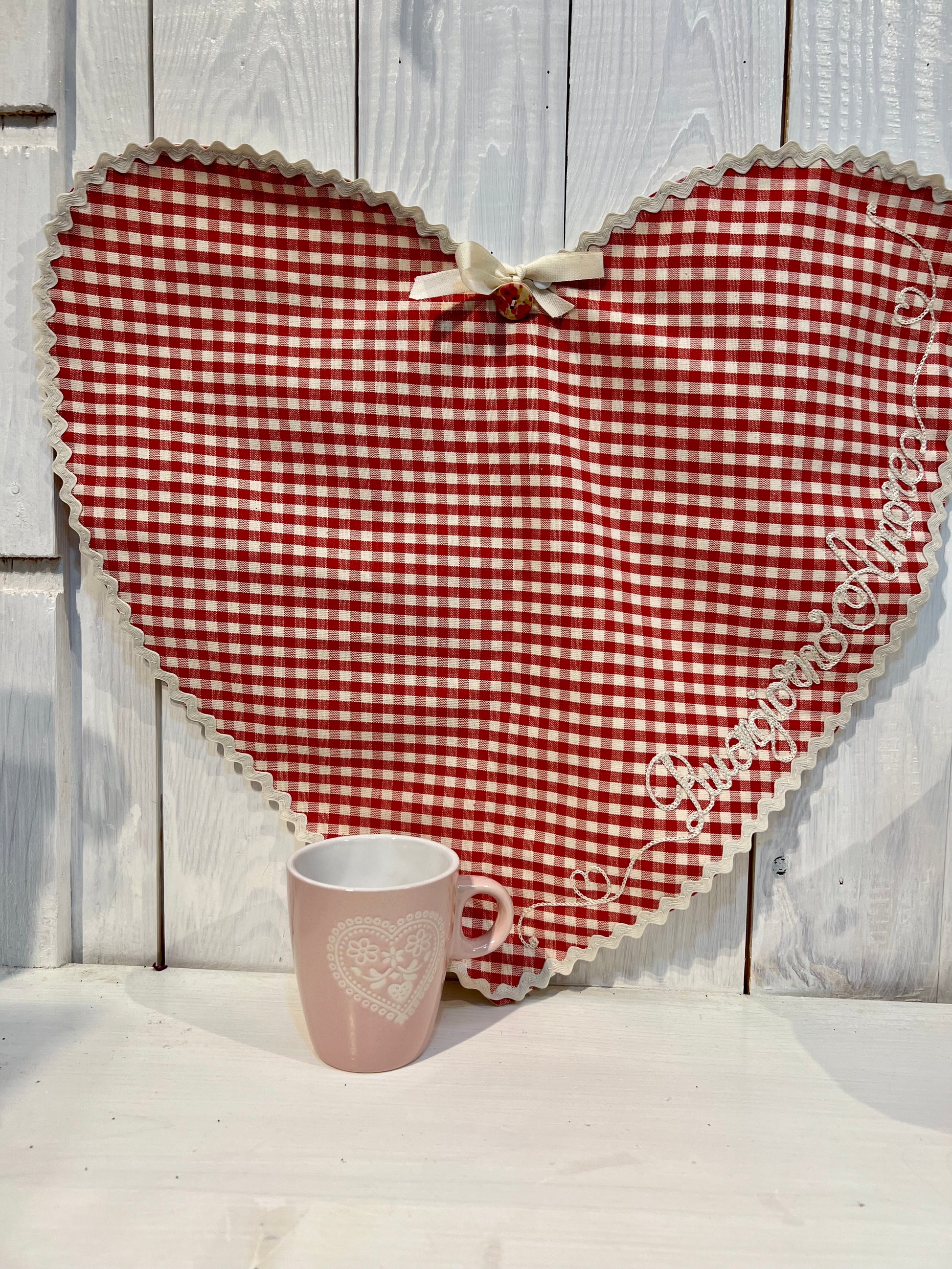 Tovaglietta a forma di cuore con ricamo - Pezzo Unico - Piacevolmente Country di Rosi Maria Cristina
