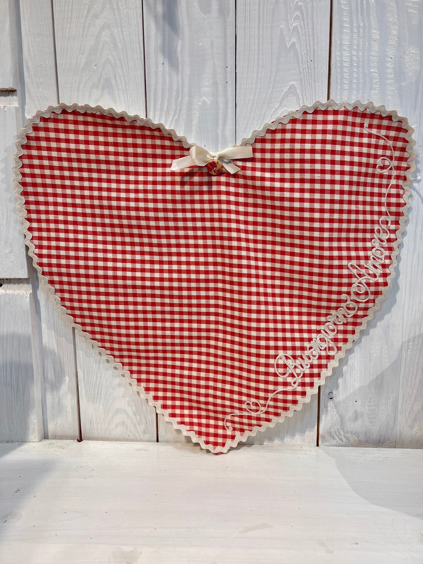 Tovaglietta a forma di cuore con ricamo - Pezzo Unico - Piacevolmente Country di Rosi Maria Cristina